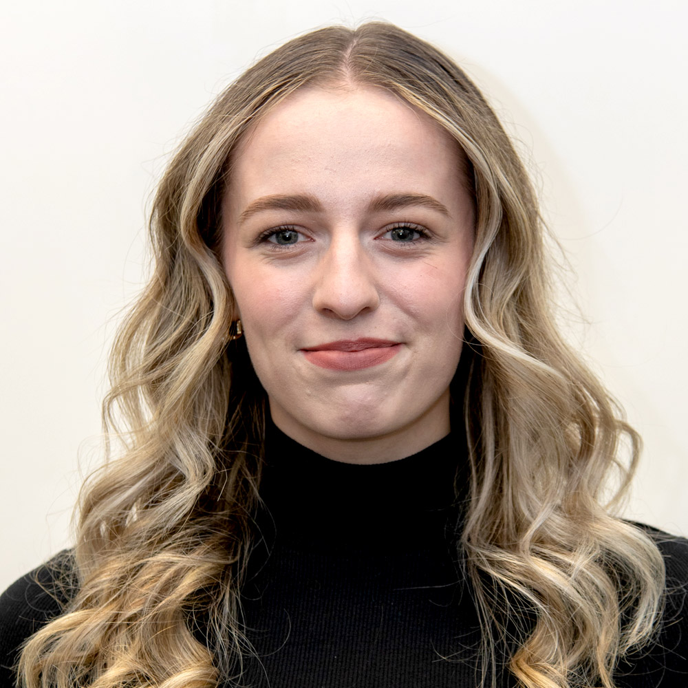 Chloe Choinard Coach Canskate, Star Skate, Pre-Competitive & Competitive Skaters.